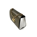 路易威登 Twist 系列 Epi 牛皮扭锁包